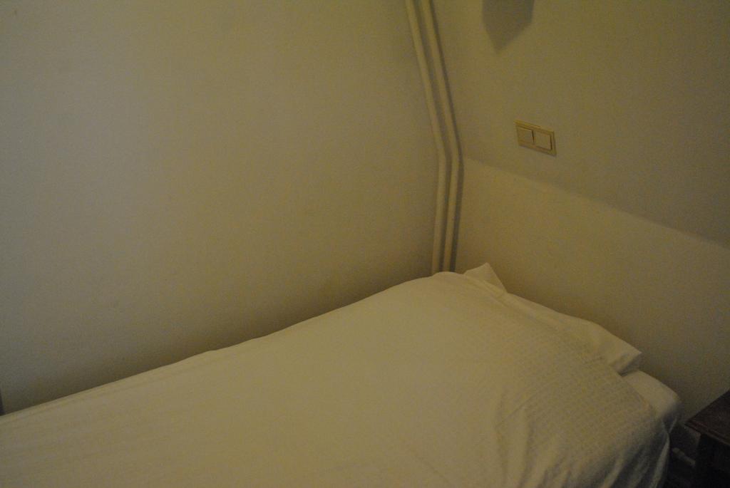 De Halve Maan Hotel Bovenkarspel Szoba fotó